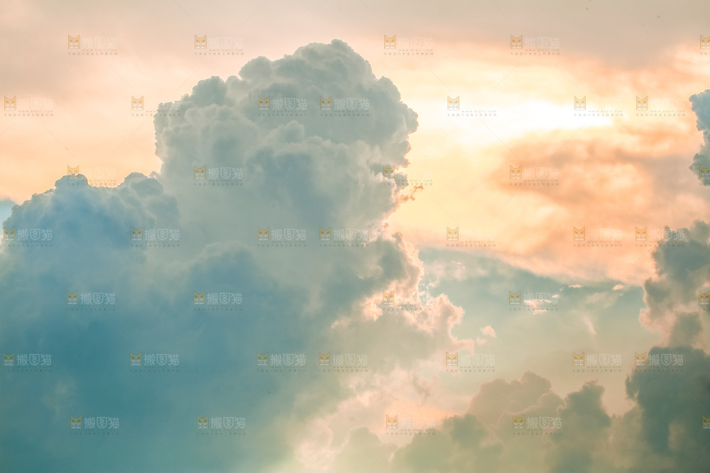 天空中的一片晚霞