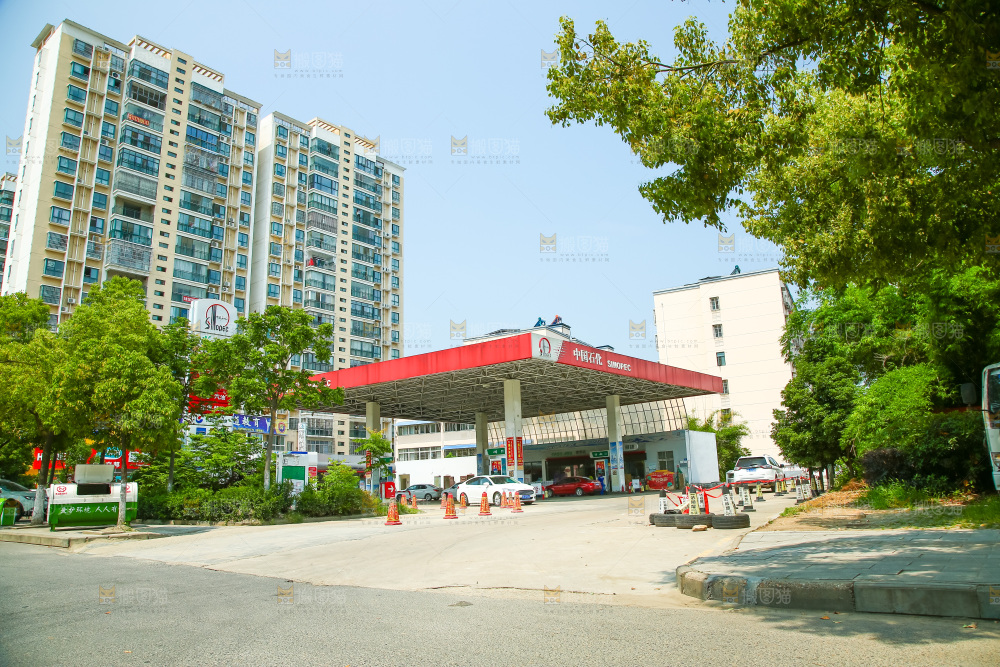 路边的加油站