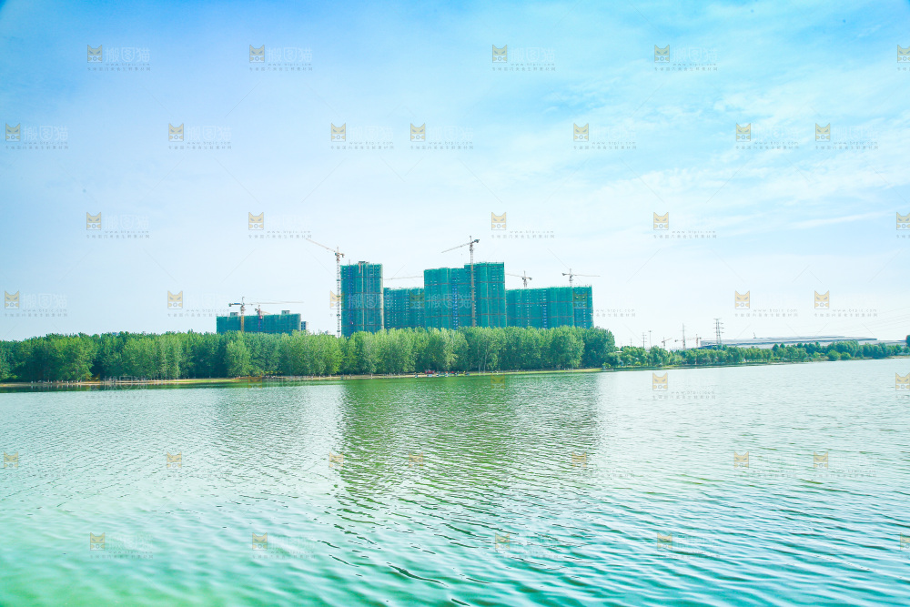 清澈的湖水
