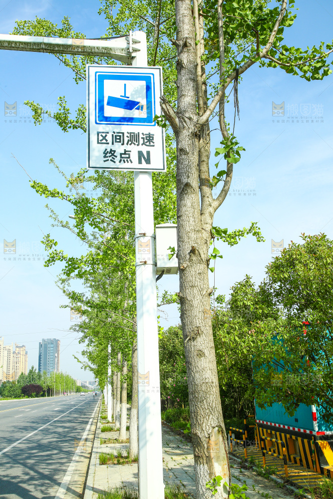路边的指示牌