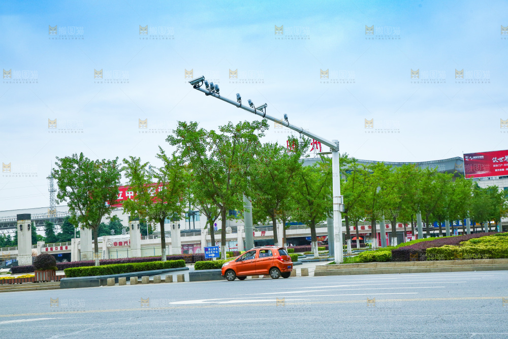 宽敞的机动车道路