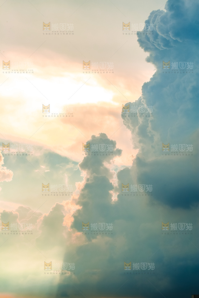 天空中的一片晚霞