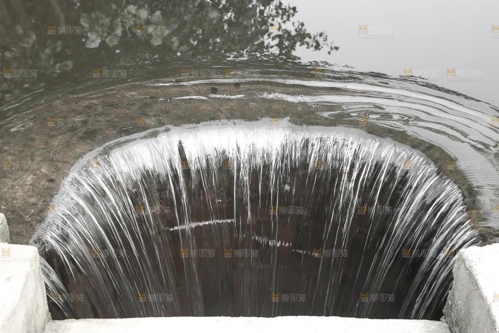 湖水正在流动