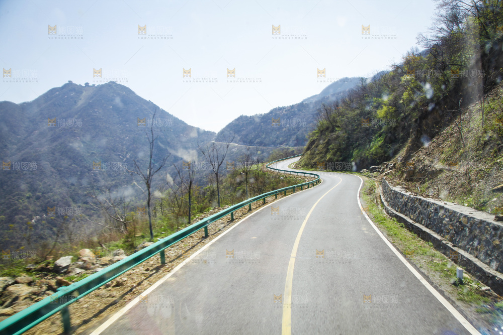 一条盘山公路