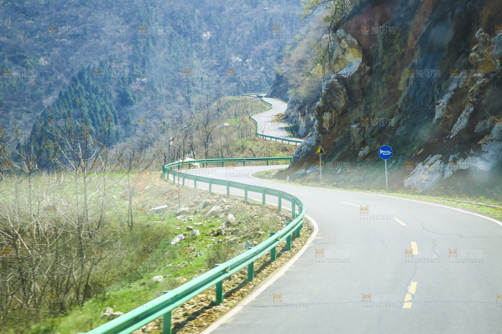 一条盘山公路