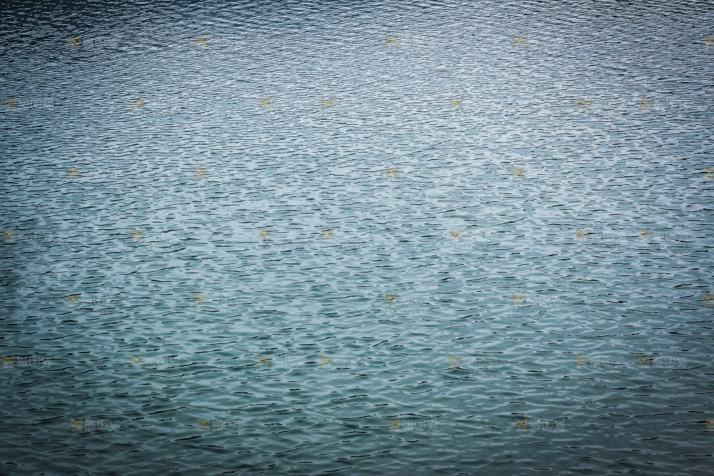 一片湖水