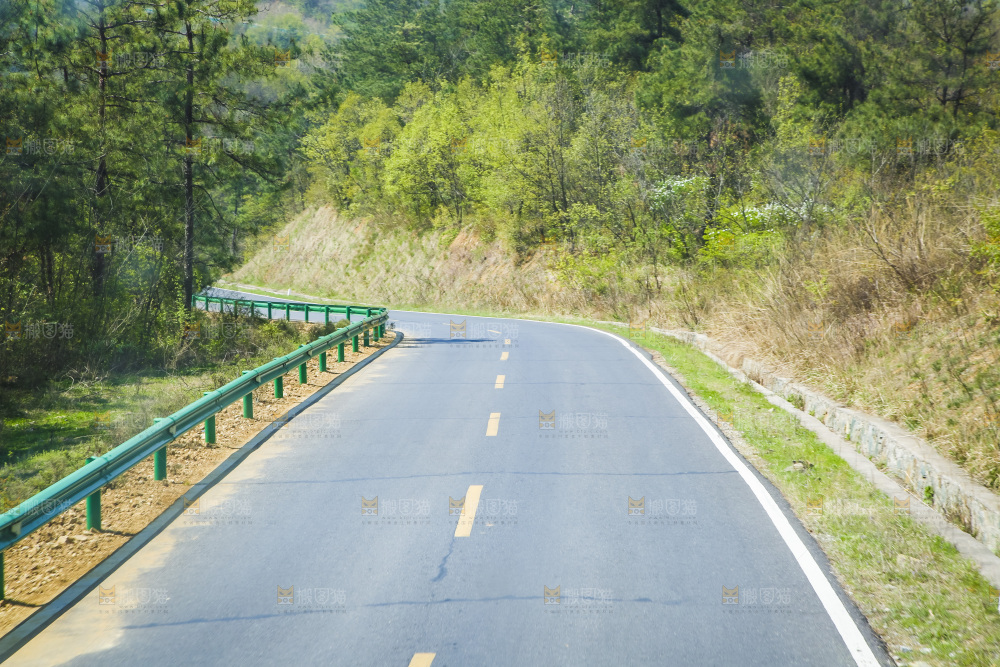 一条盘山公路