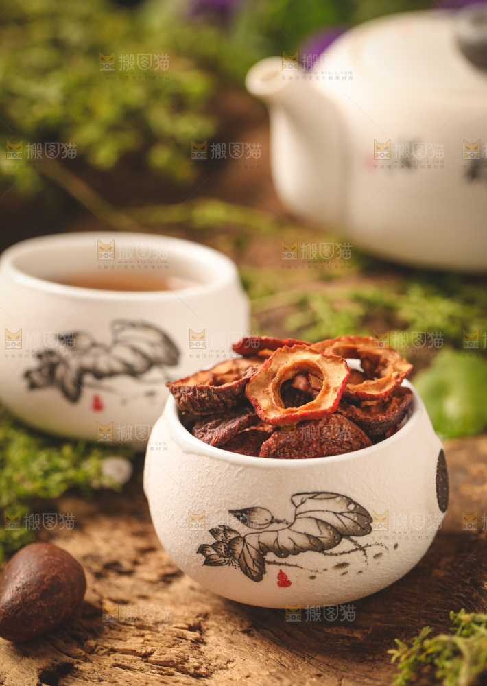 杯子里装着山楂片
