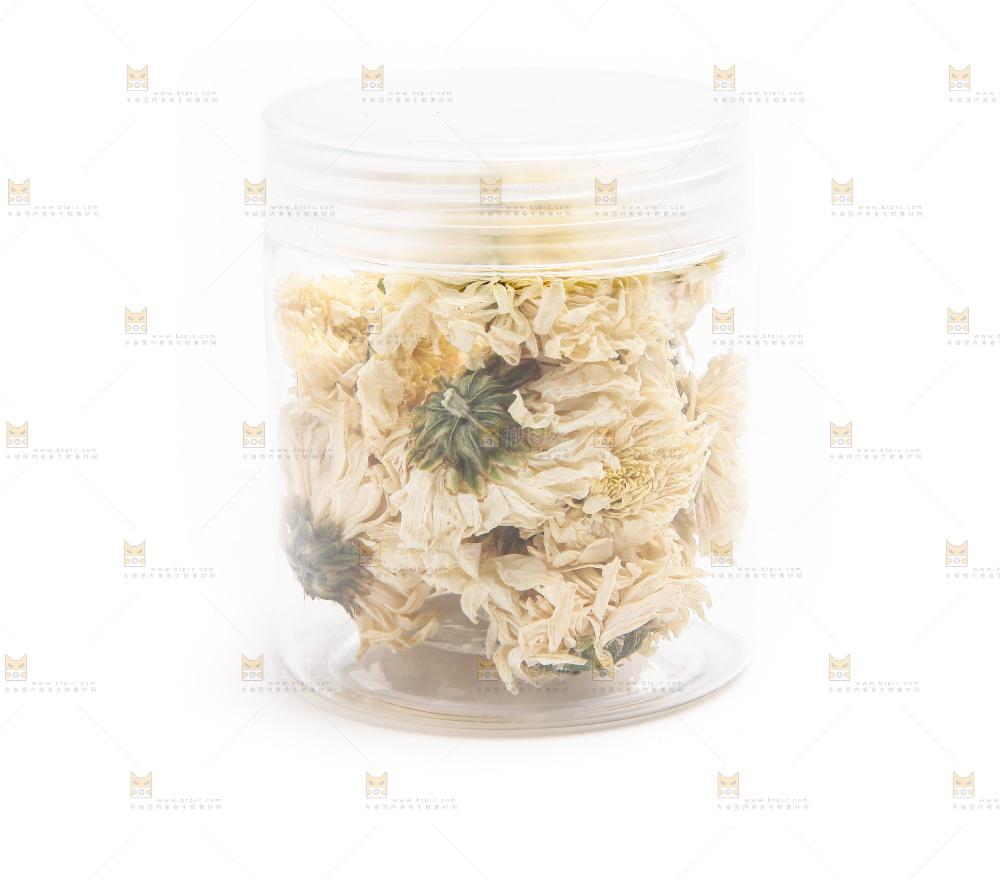 瓶子里装着白菊花
