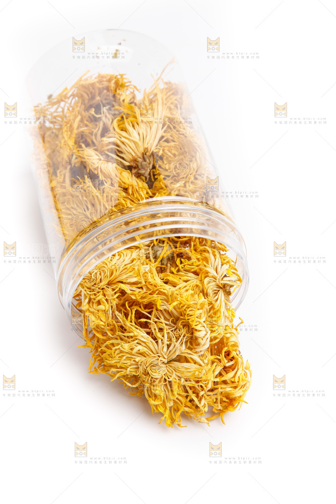 碟子里装着金丝皇菊