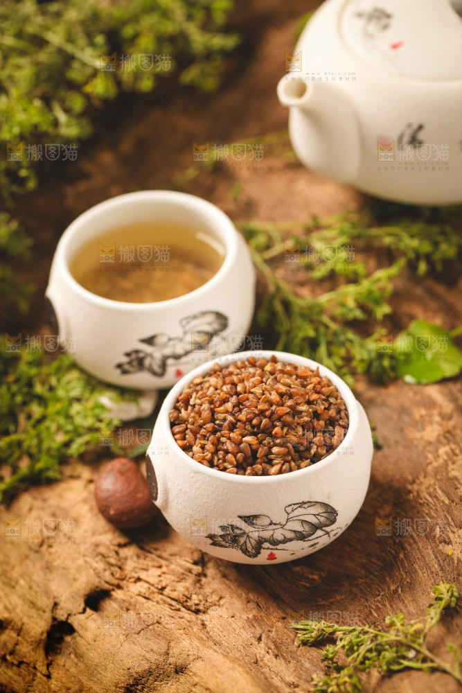 杯子里装着荞麦