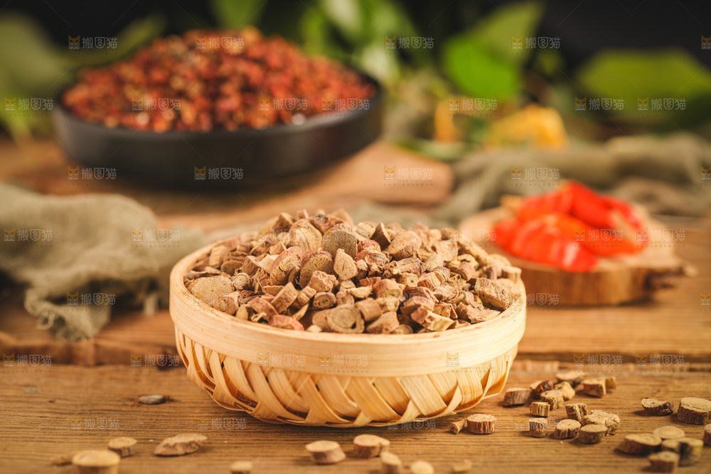 篮子里装着甘草