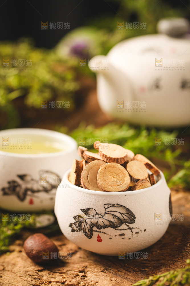 杯子里装着甘草片