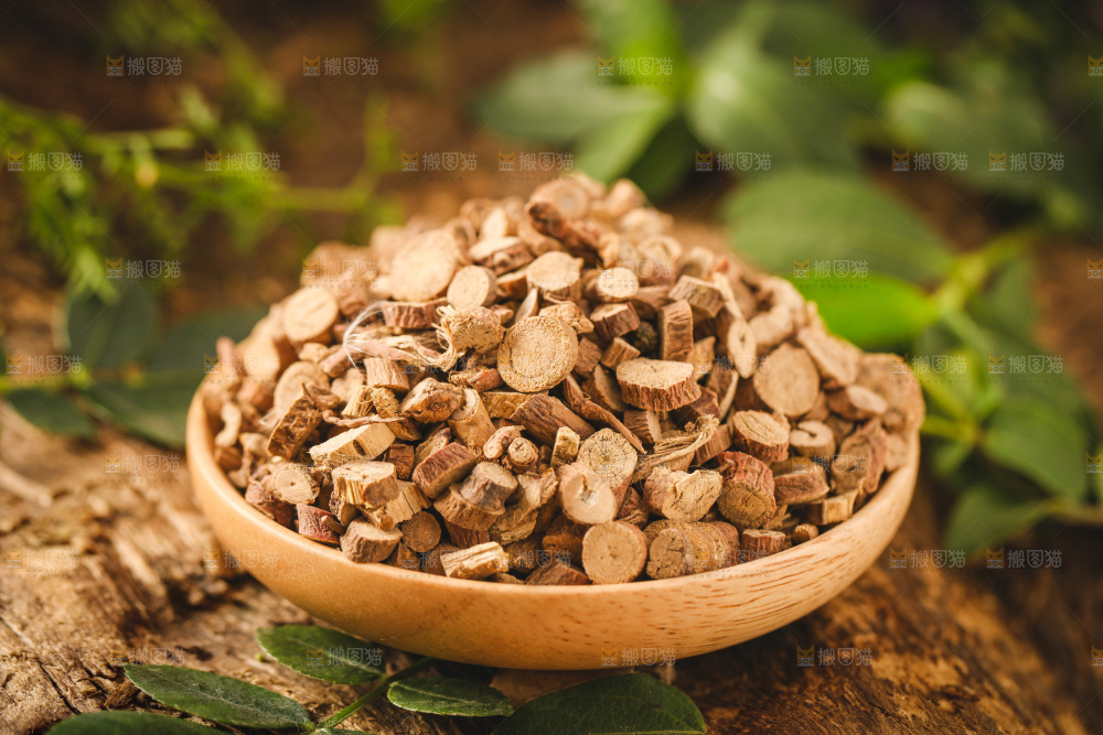 碟子里装着甘草
