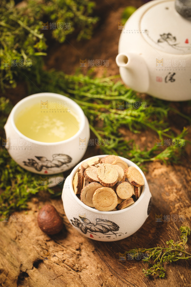 杯子里装着甘草片