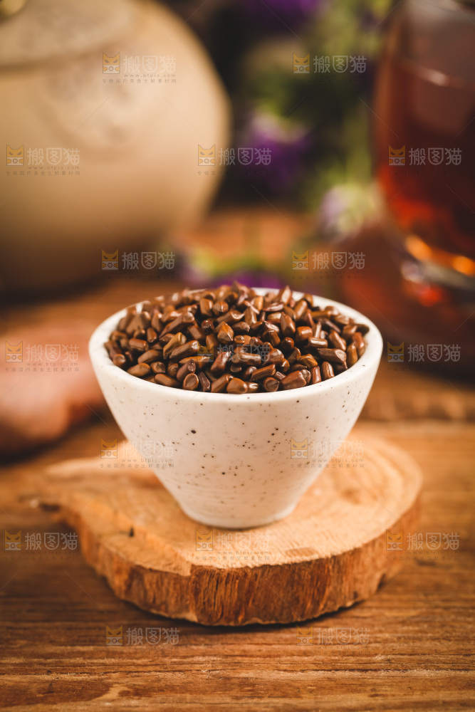 杯子里装着决明子