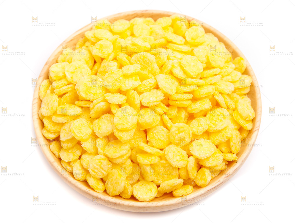 白底上放着玉米片