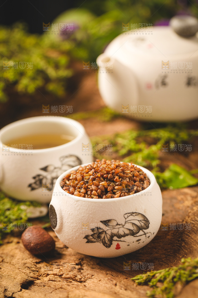 杯子里装着荞麦