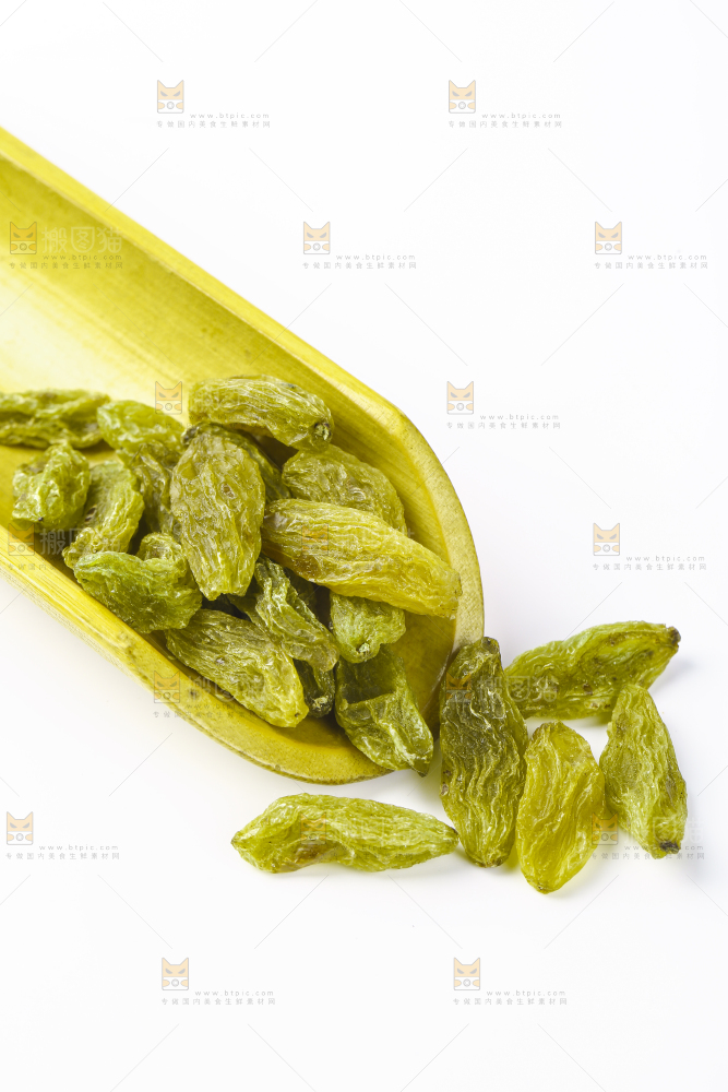 白底上的葡萄干