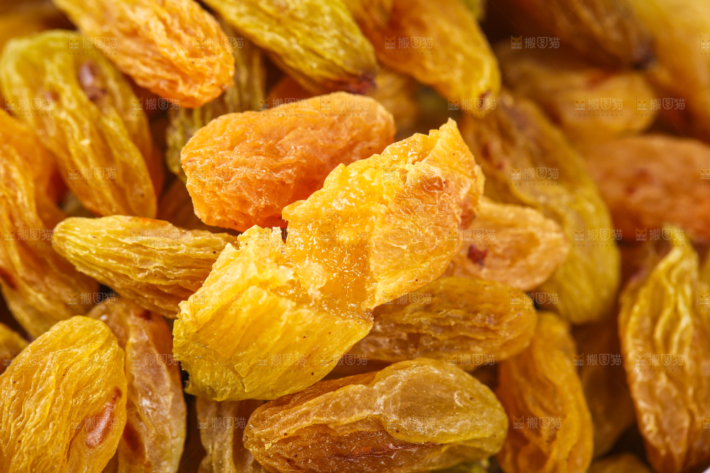 一堆吐鲁番树上黄葡萄干