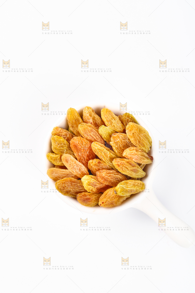 一碟吐鲁番树上黄葡萄干