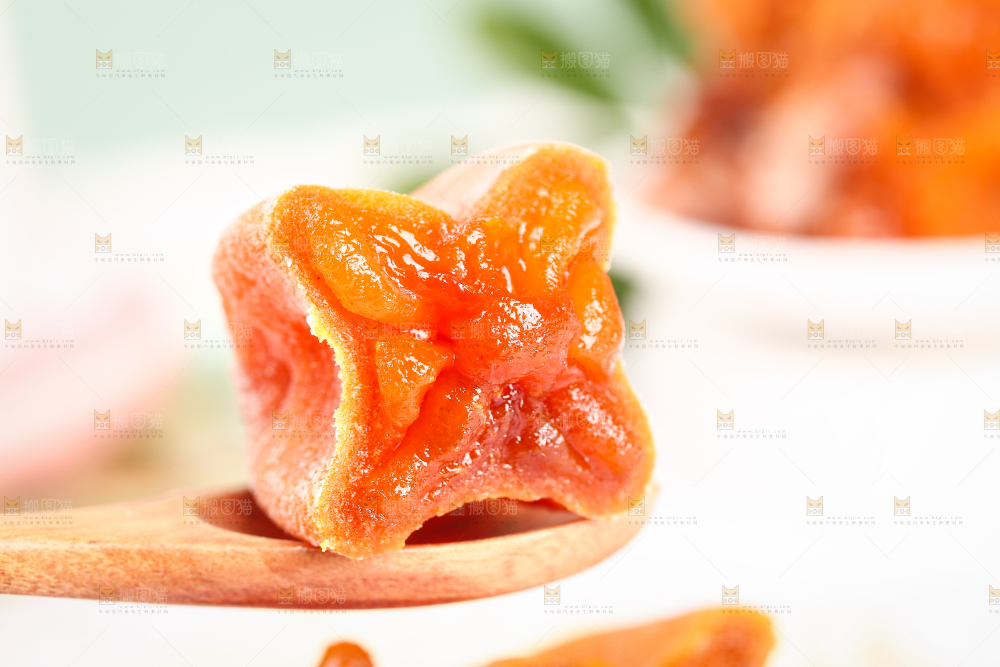 勺子上舀着吊饼