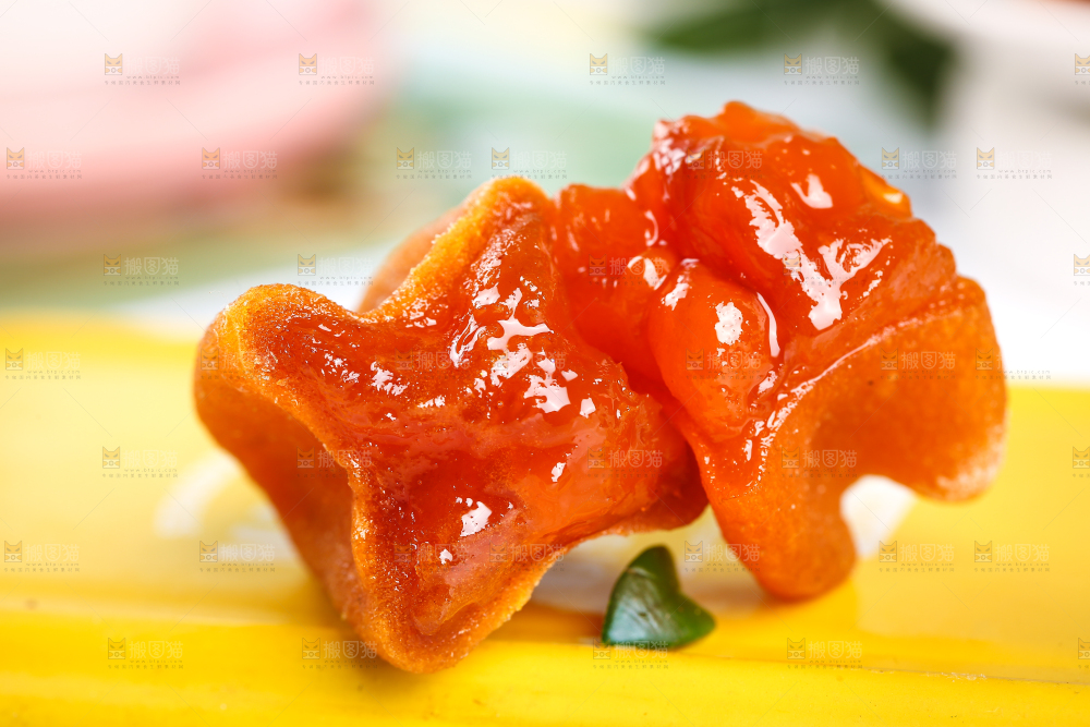 黄底上的柿饼