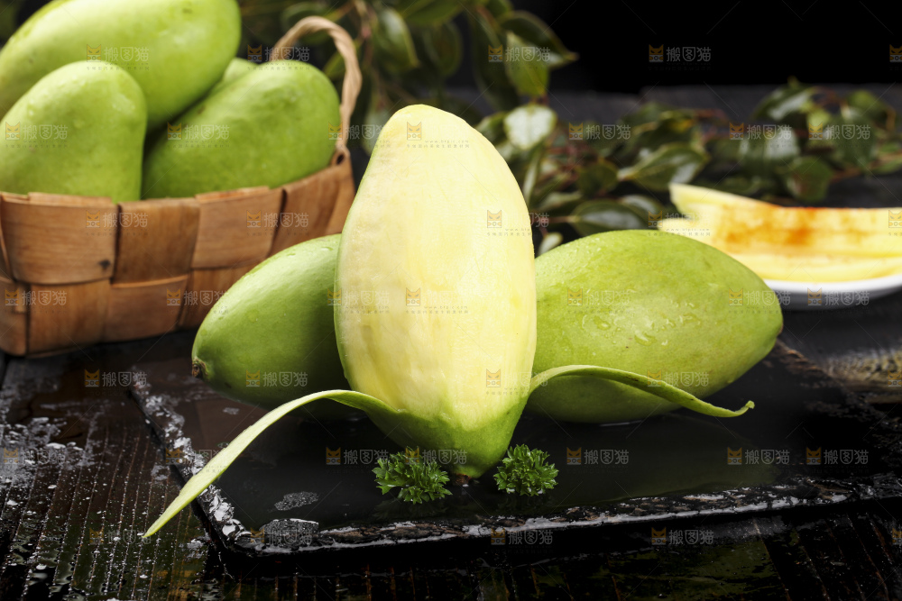 黑底上的海南生吃芒果