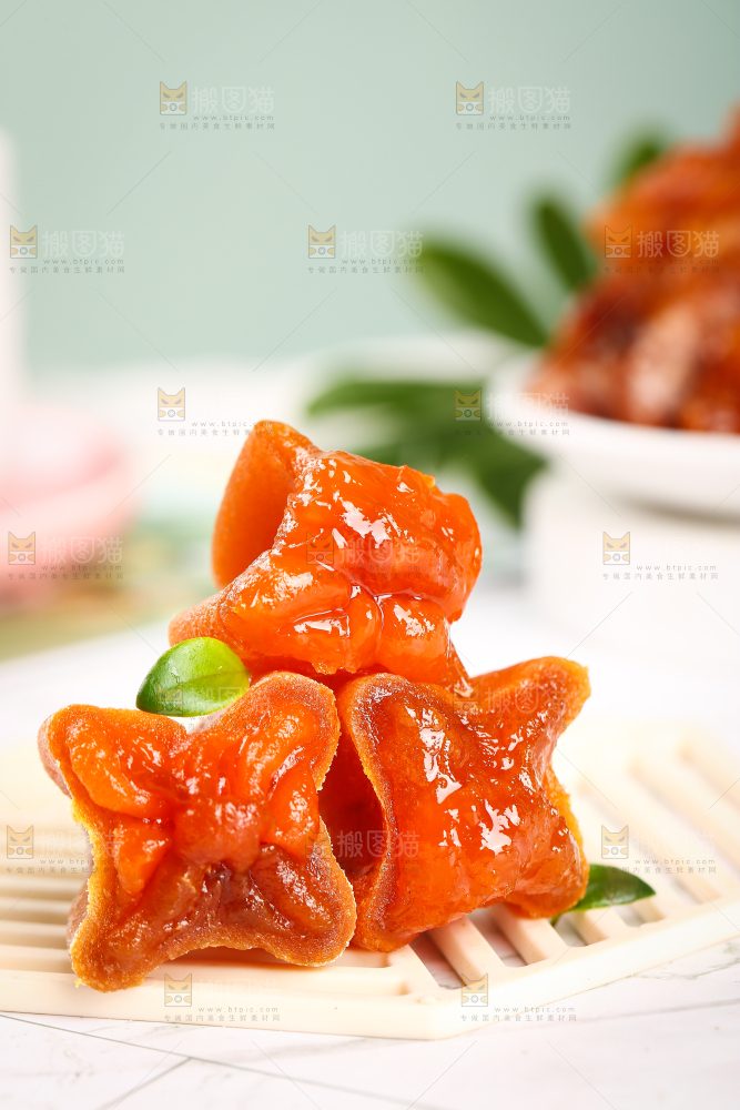 垫上的糖心柿饼