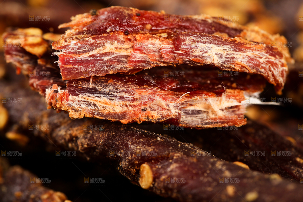 一堆麻辣牛肉干