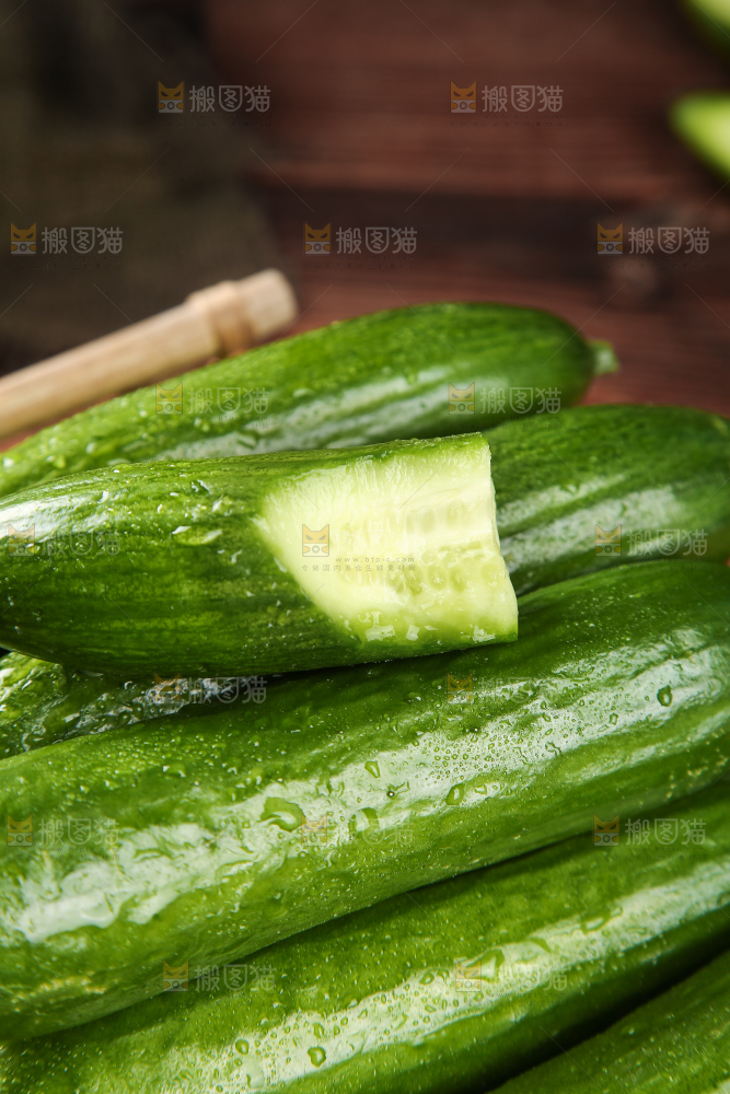 篮子里的荷兰小黄瓜