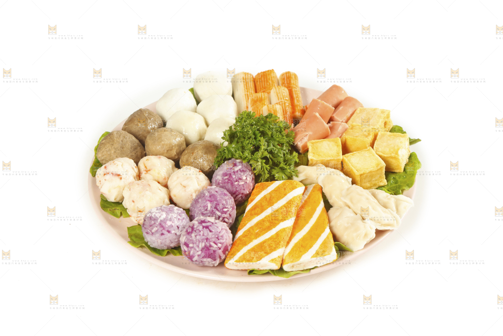 白底上放着一盘火锅食材组合