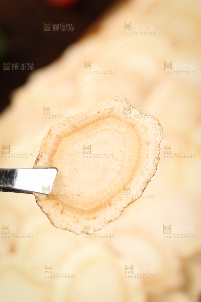 夹子上夹着西洋参