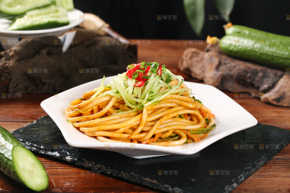 一盘凉拌面