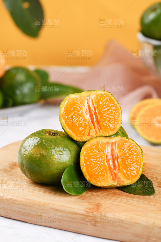木底上的清香蜜桔