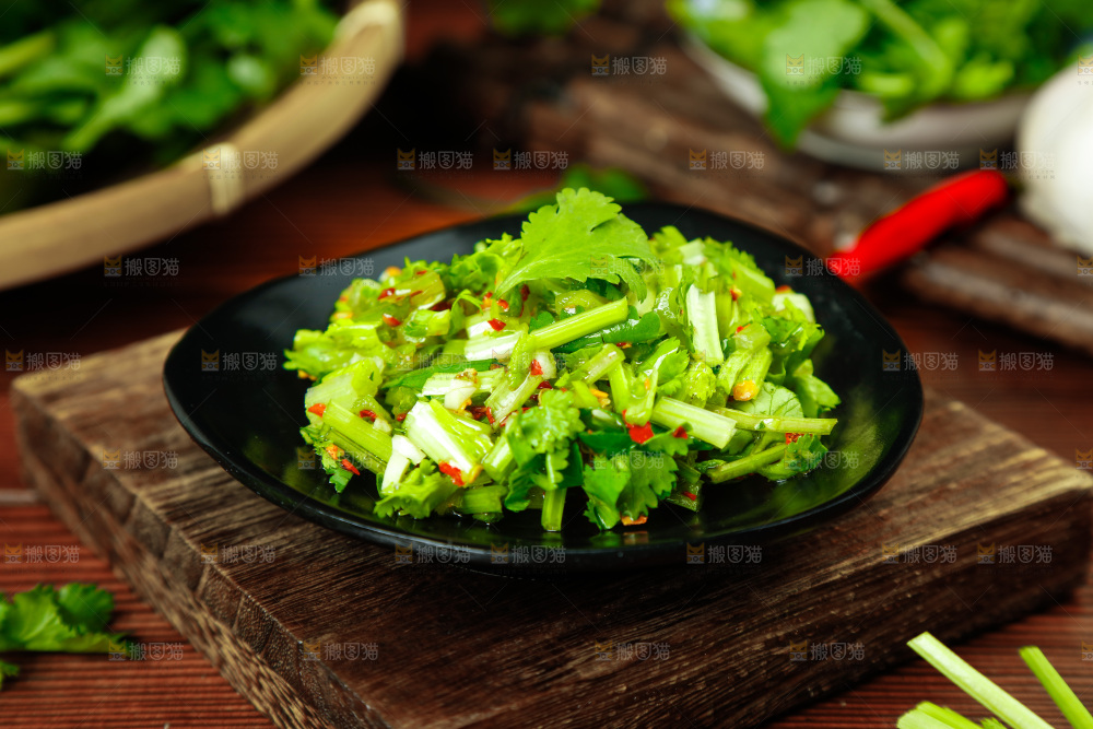 一盘凉拌香菜