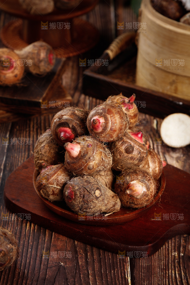 一盘红芽小芋头
