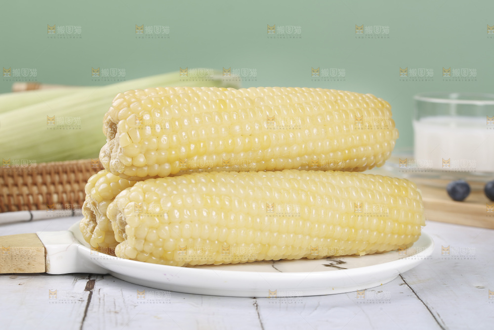 一盘白糯玉米