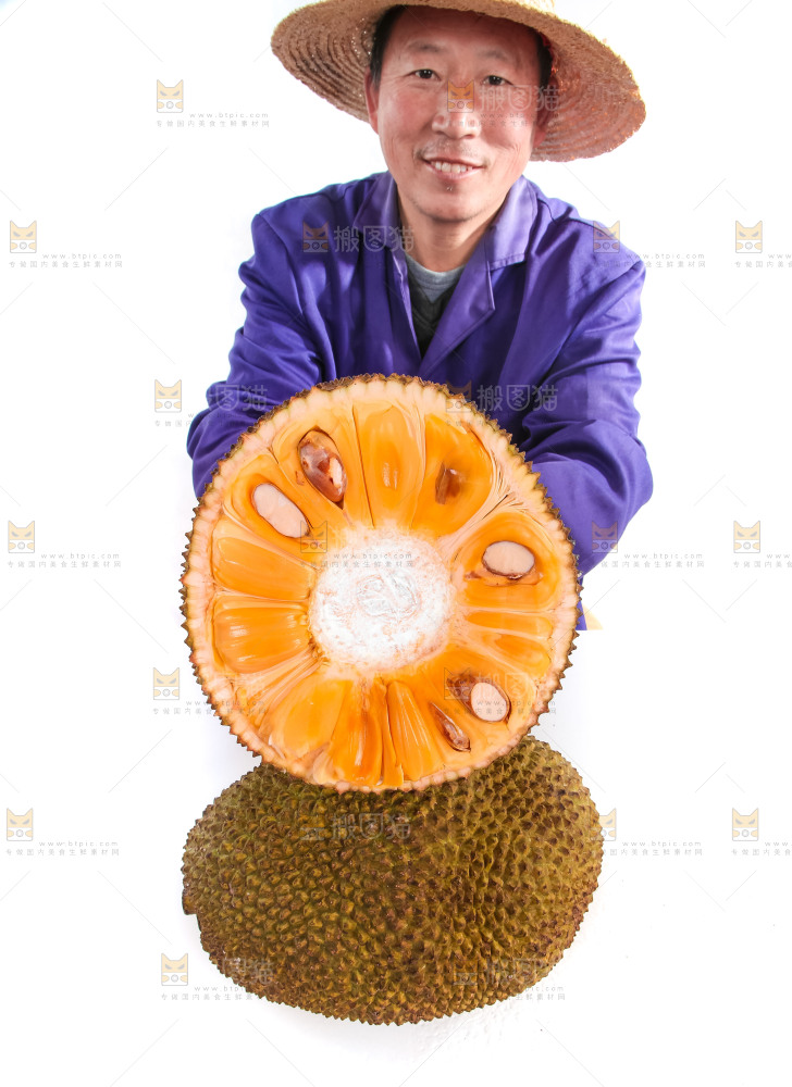 手里抱着半边泰国菠萝蜜