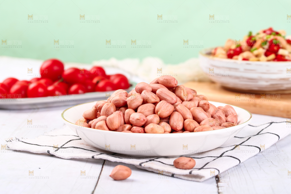 一盘生花生米