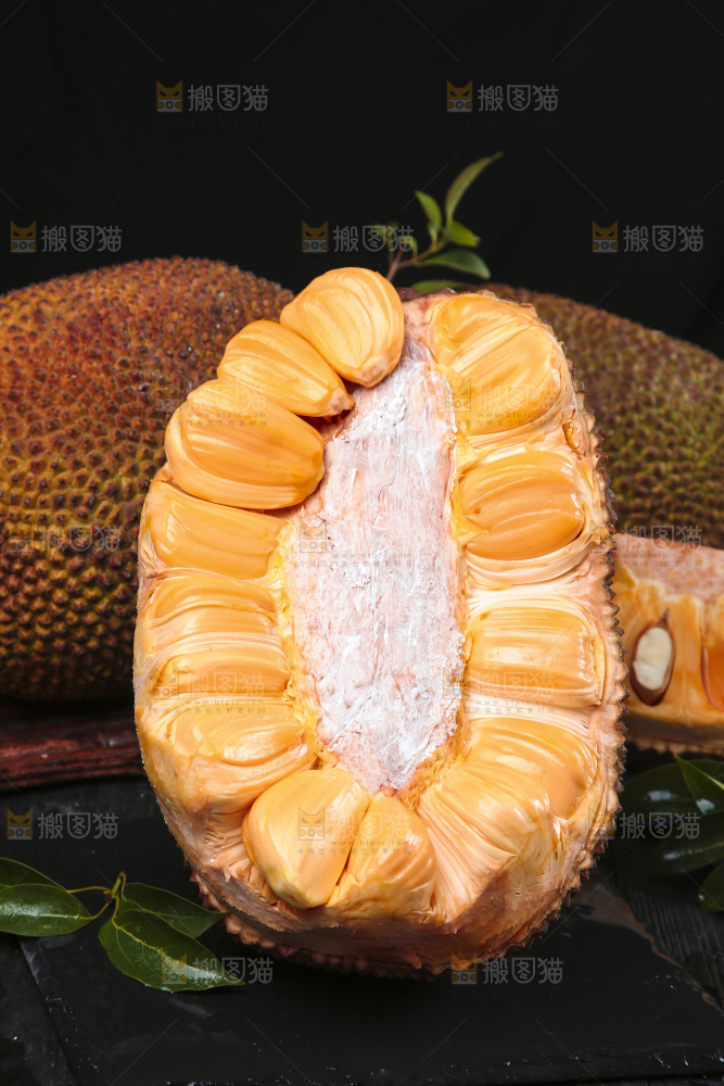 黑底上放着红肉菠萝蜜