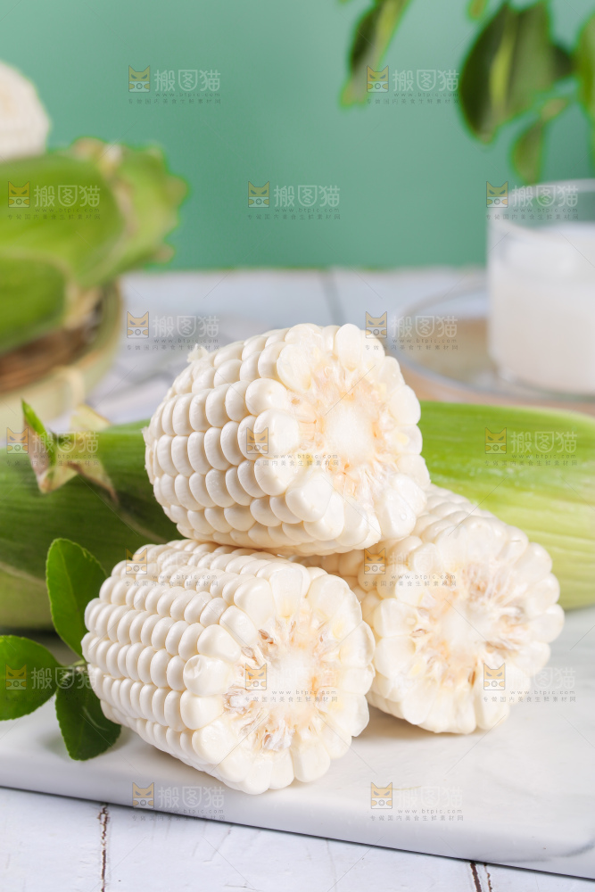 新鲜的白糯玉米