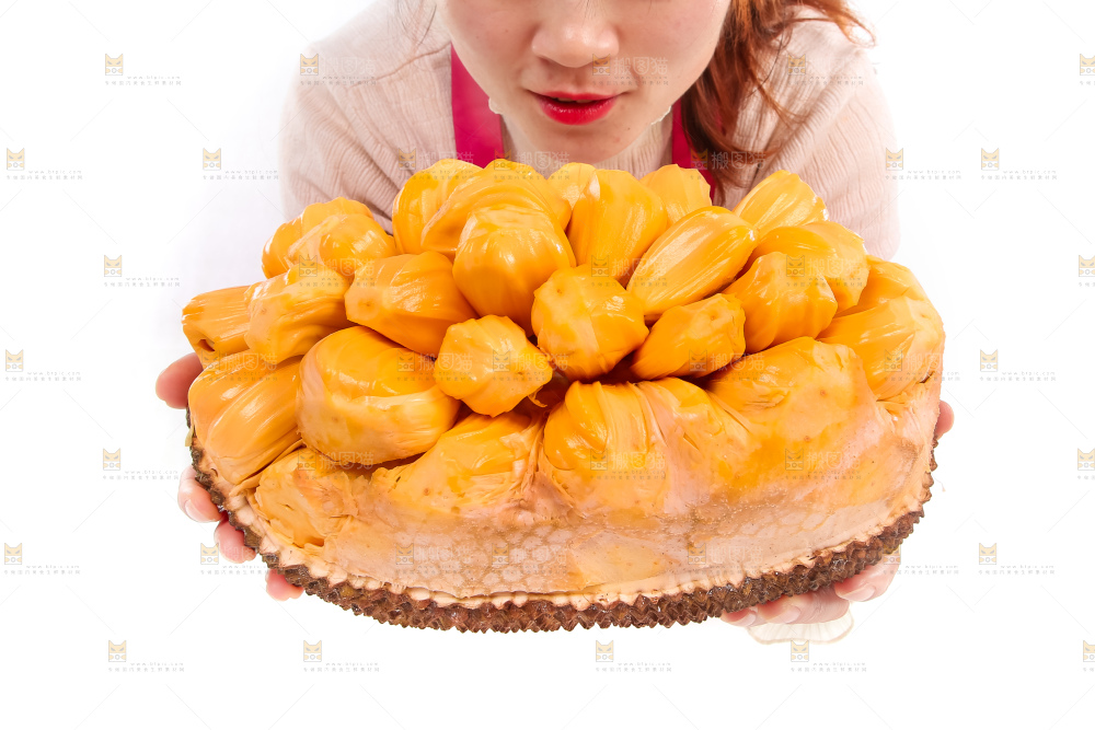 手里捧着红心菠萝蜜