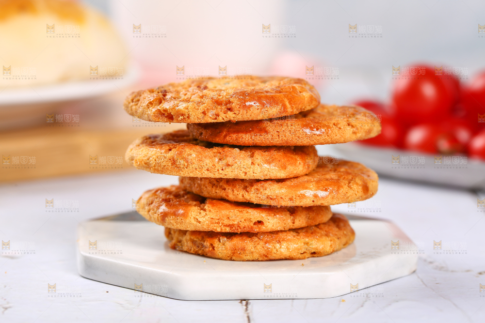 石垫上摆放着鸡仔饼