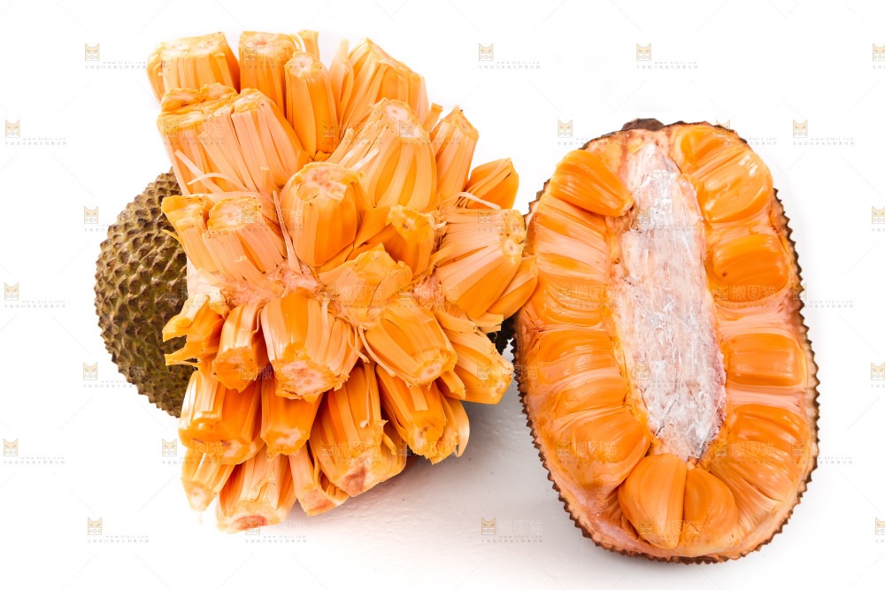 白底上放着一堆红肉菠萝蜜