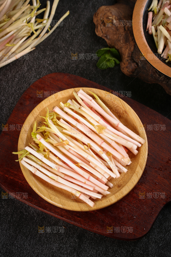 一盘折耳根嫩芽
