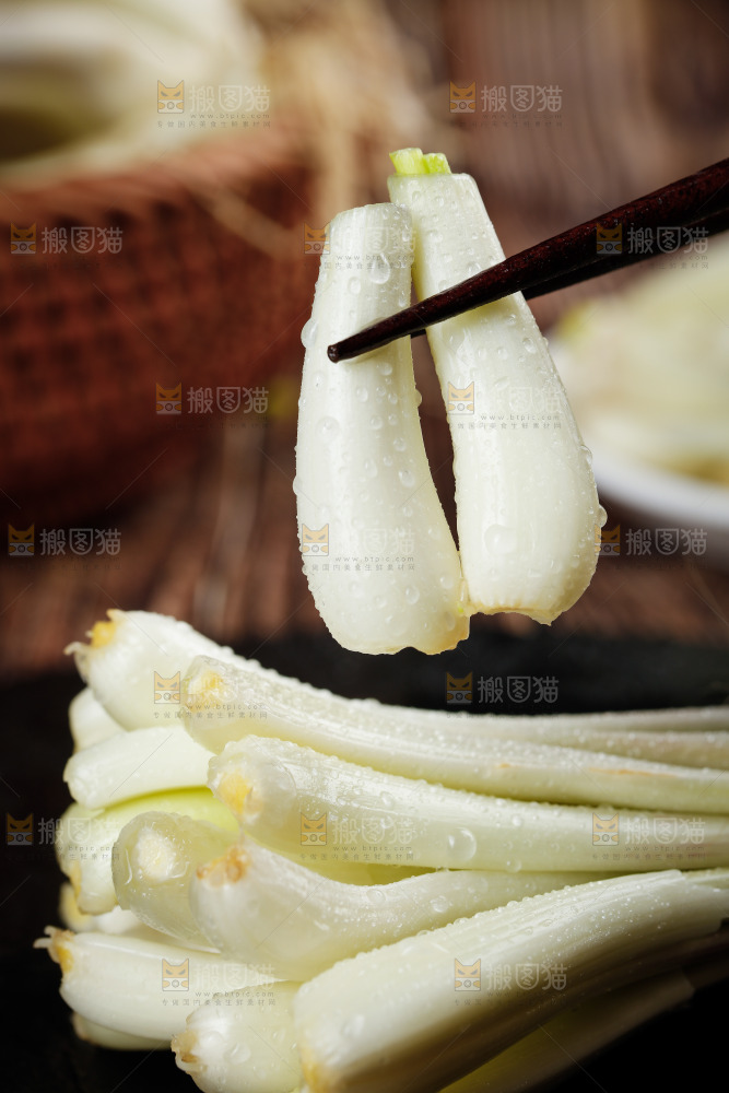 黑底上的去叶藠头