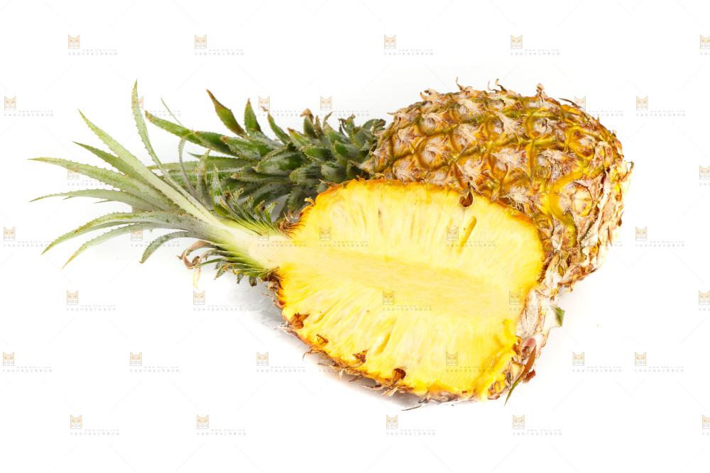 白底上放着菠萝