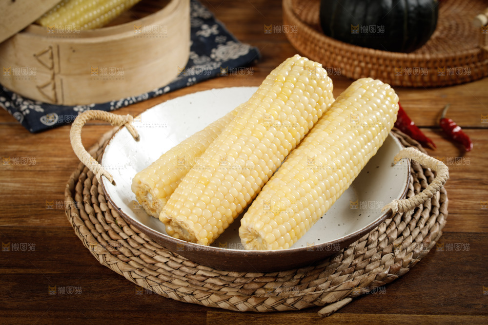 一盘白糯玉米