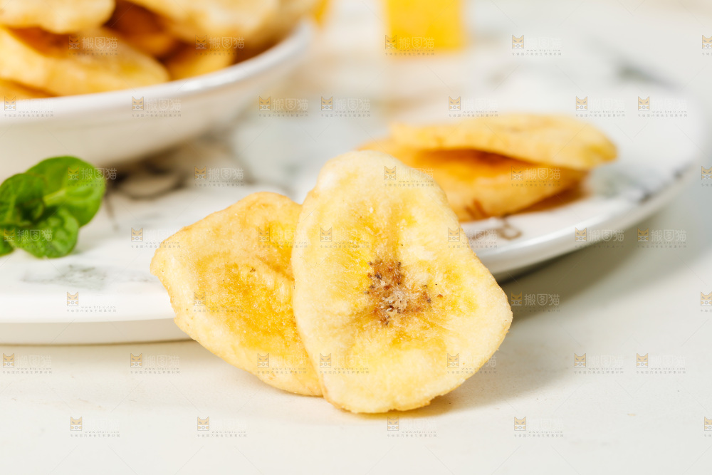 白底上的香蕉片